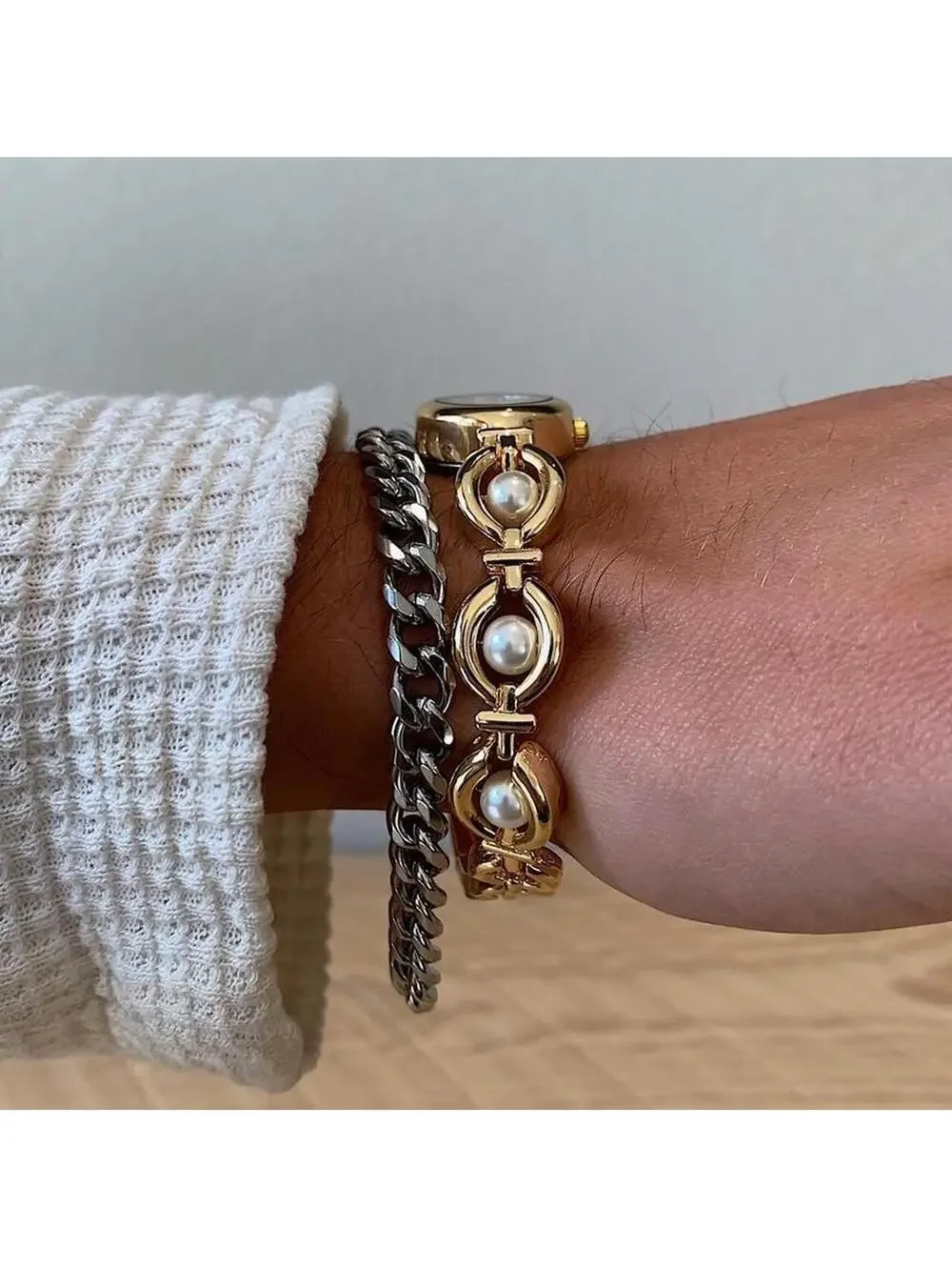 Luxury Y2K style Gold round stainless steel quartz pearl stone charm watch